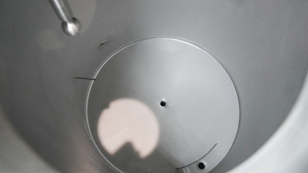 天泰精釀<a href=http://www.toteng.com.cn/ target=_blank class=infotextkey>啤酒設備</a> 啤酒漩沉罐內部